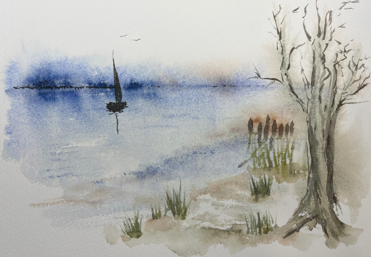 Verwaschenes Aquarell - Szene am See mit Boot in Blautönen, rechts brauntöne, kahler Baum und Schilf